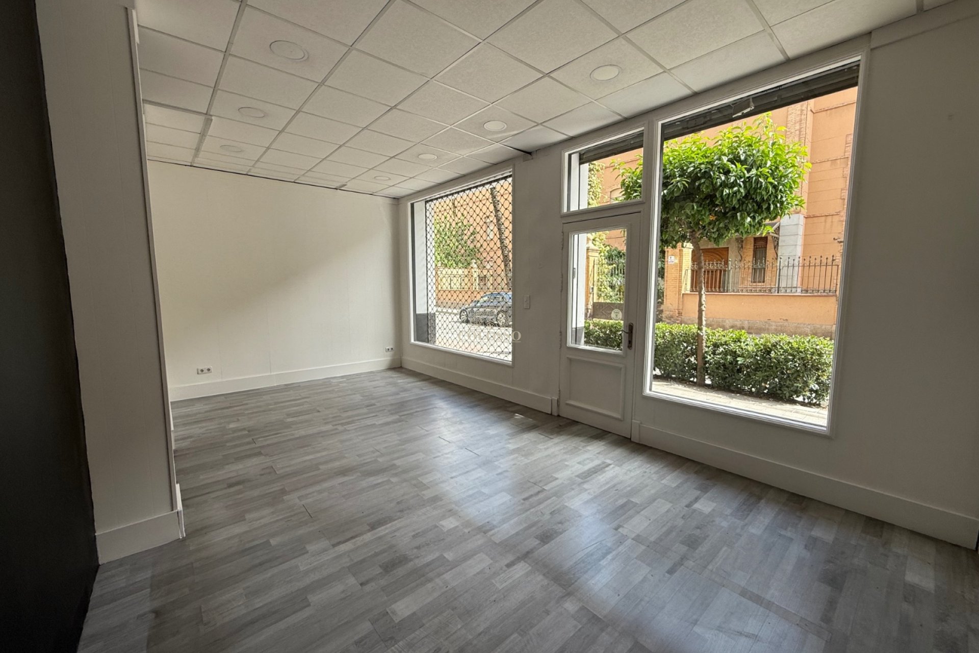 Alquiler - Local Comercial -
Orihuela