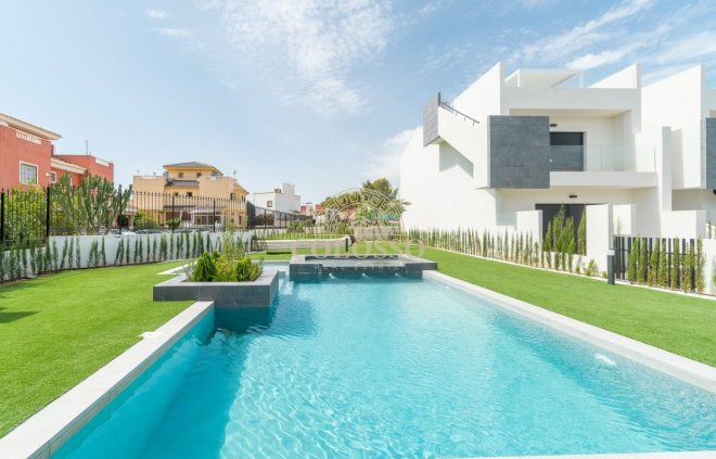 Bungalow Planta Alta - New Build - Torrevieja -
                Los balcones