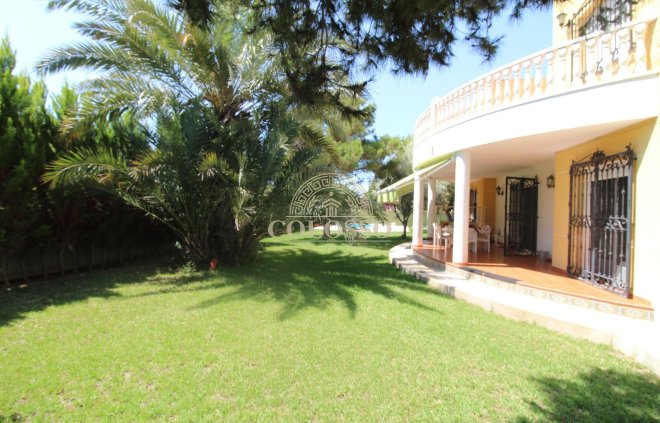 Chalet - Reventa - Orihuela Costa -
                Punta Prima