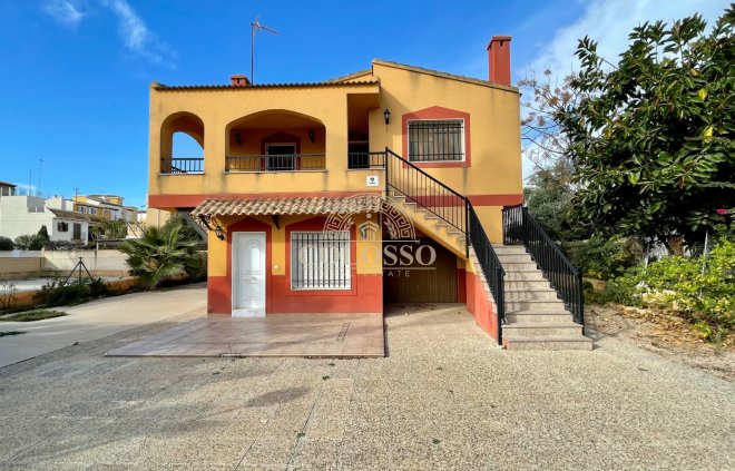 Chalet - Reventa - Torrevieja -
                    Los Frutales
