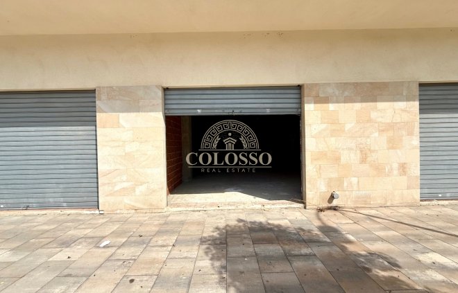 Local Comercial - Alquiler -
                Rafal - LOC00004