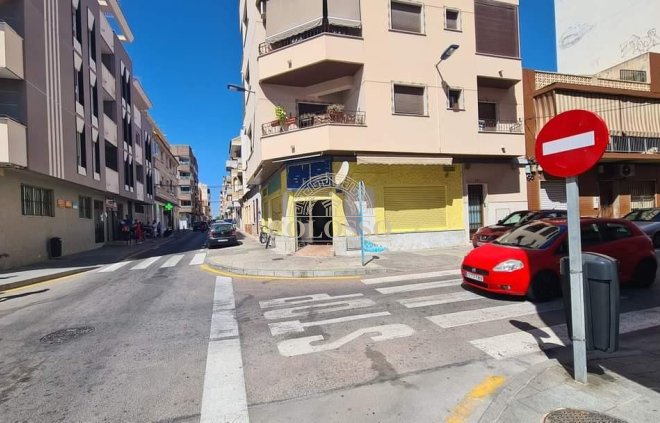 Local Comercial - Reventa - Torrevieja -
                    Centro