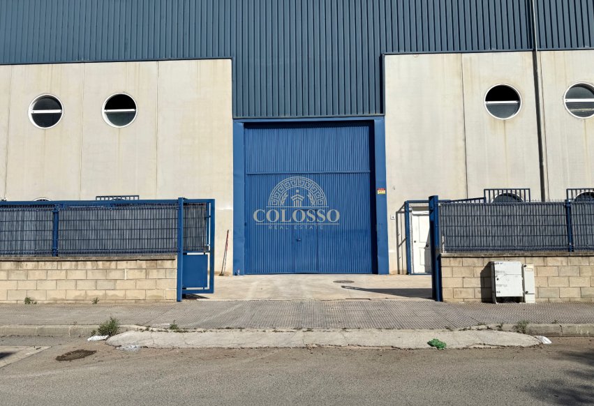 Location - Local commercial -
Catral