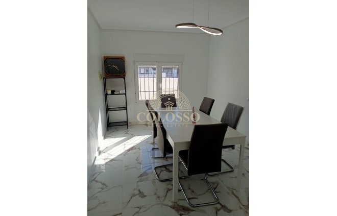 Maison de ville - Location -
                Torrevieja - ADO00004