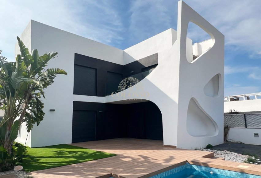 Obra nueva - Villa de Lujo -
Ciudad Quesada - Pueblo bravo