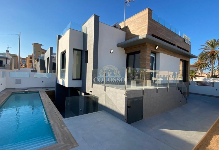 Obra nueva - Villa -
Torrevieja - La Mata pueblo