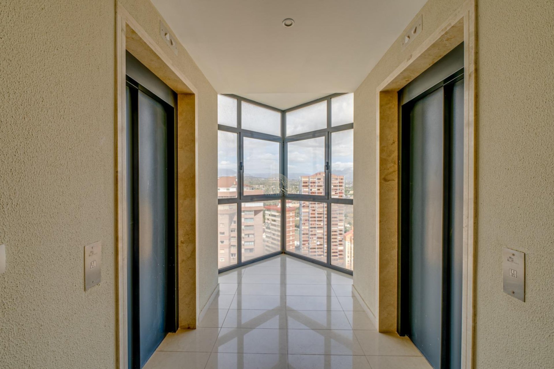 Resale - Apartamento -
Benidorm - Levante