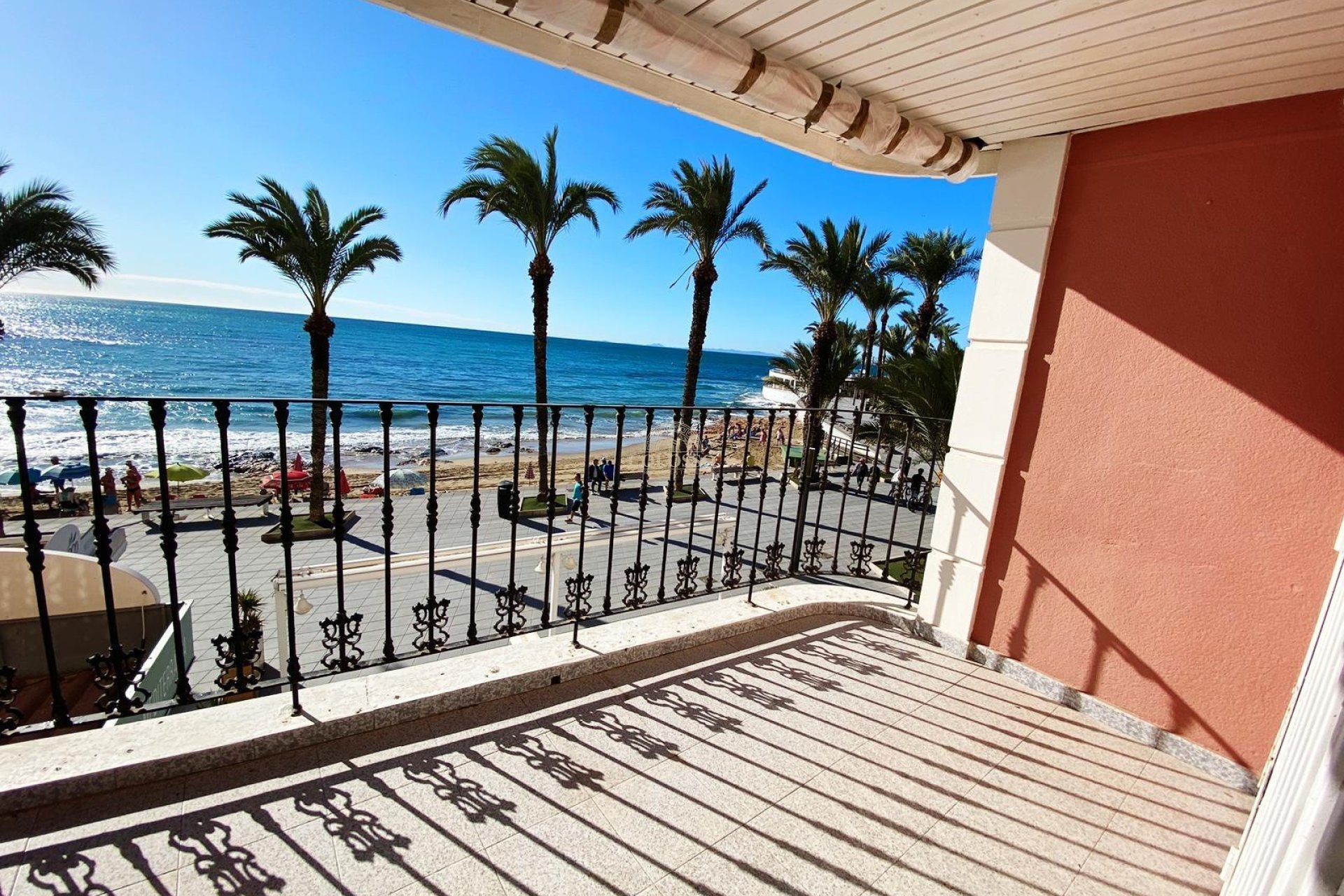 Resale - Apartamento -
Torrevieja - Paseo maritimo
