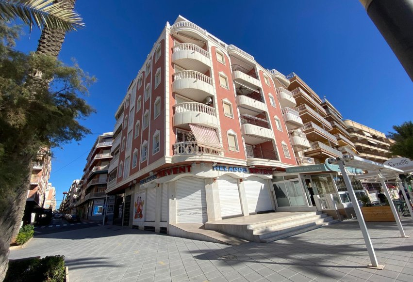 Resale - Apartamento -
Torrevieja - Paseo maritimo