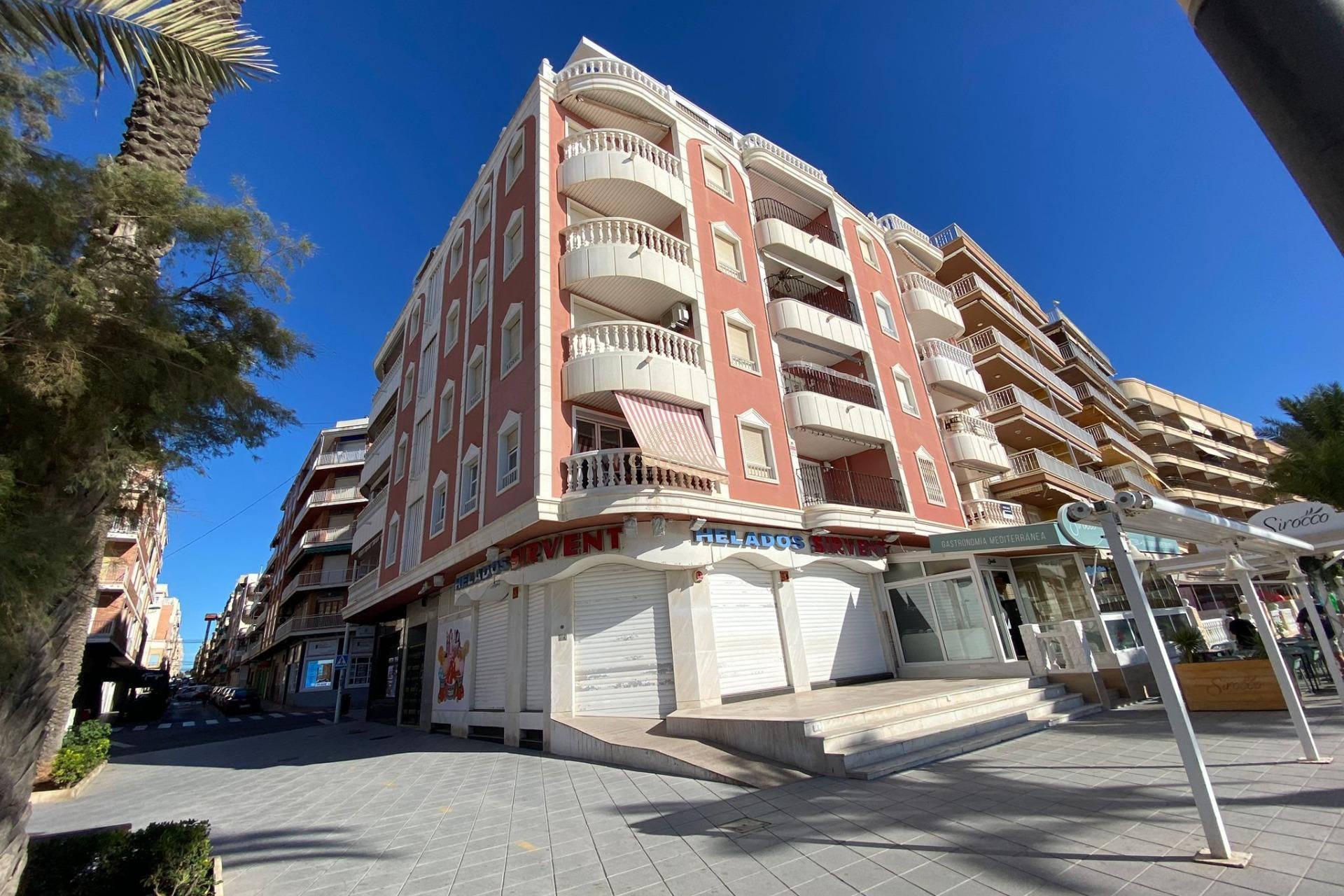 Resale - Apartamento -
Torrevieja - Paseo maritimo