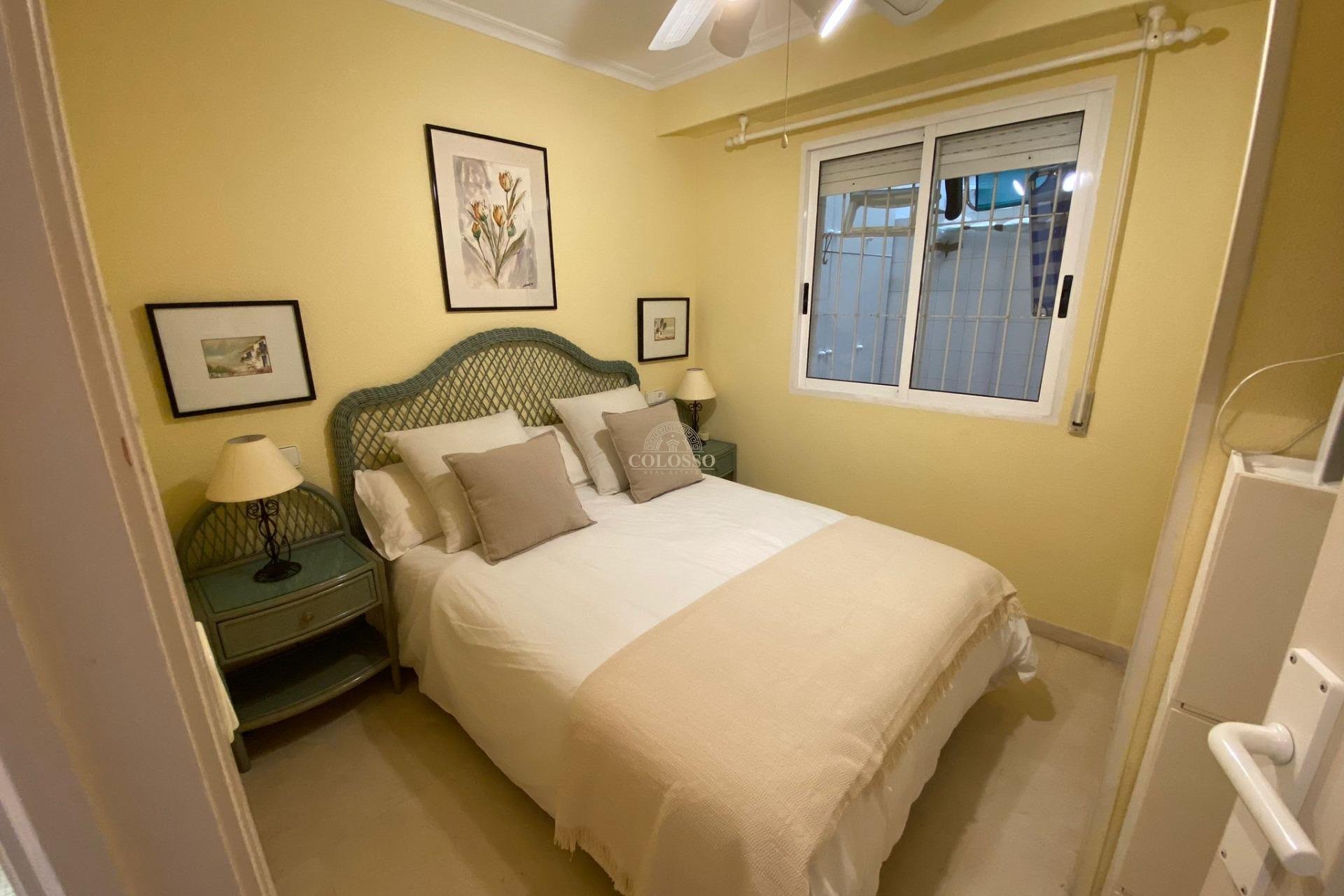 Resale - Apartamento -
Torrevieja - Paseo maritimo