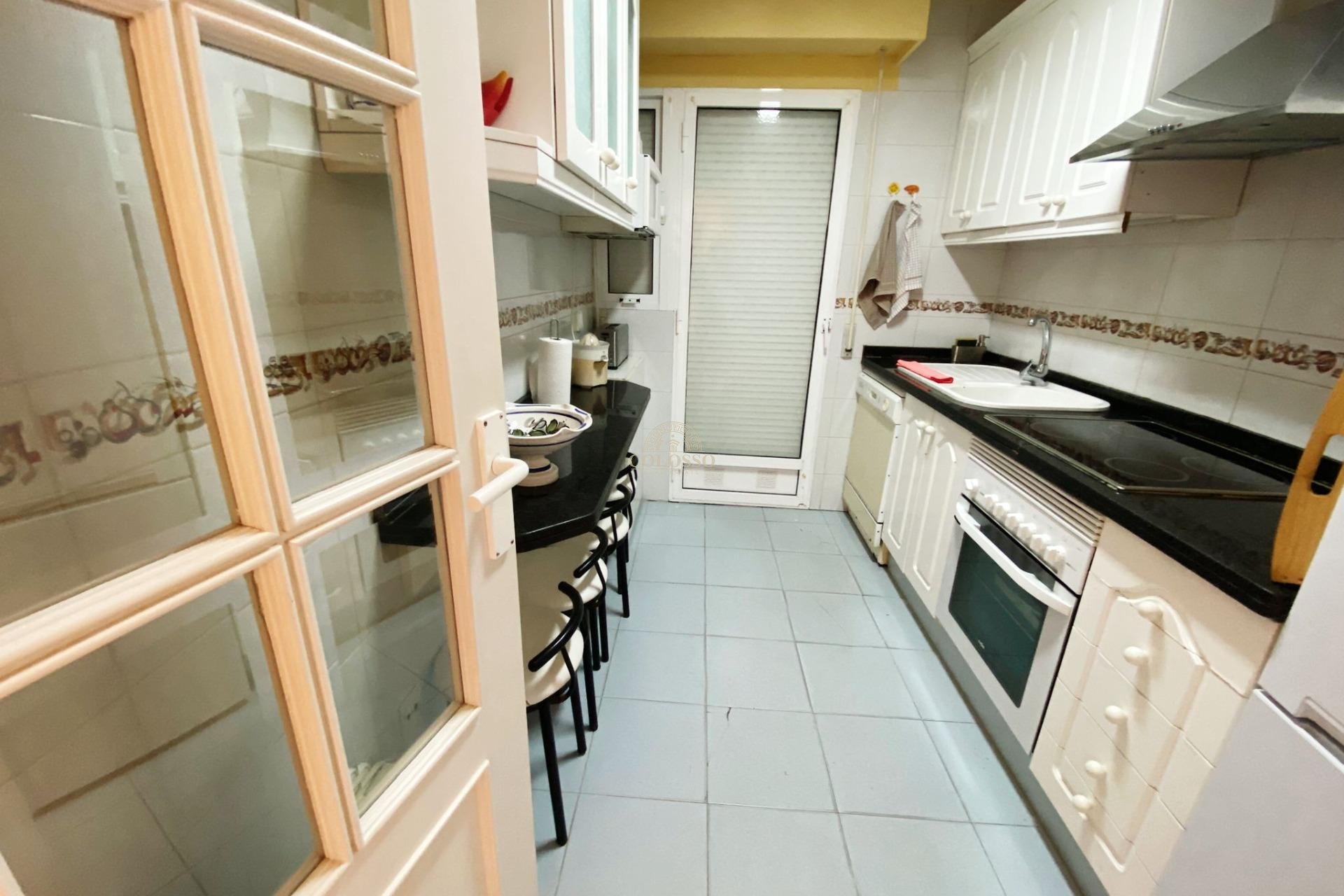 Resale - Apartamento -
Torrevieja - Paseo maritimo