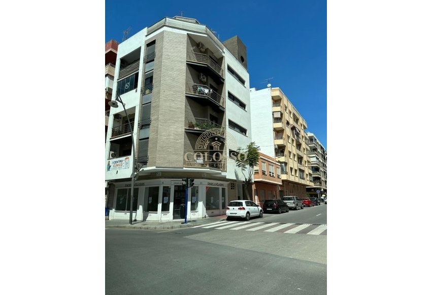 Resale - Apartamento -
Torrevieja - Puerto