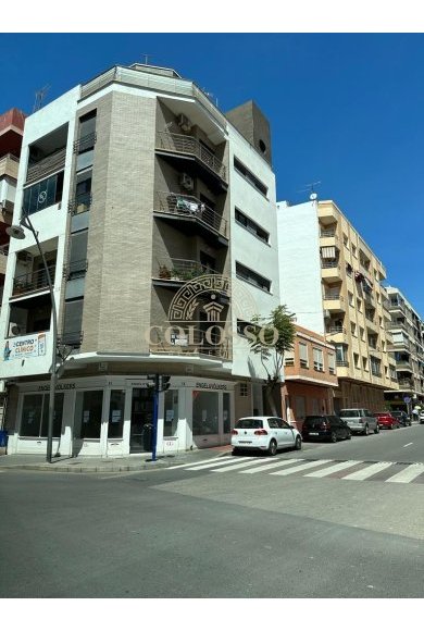 Resale - Apartamento -
Torrevieja - Puerto