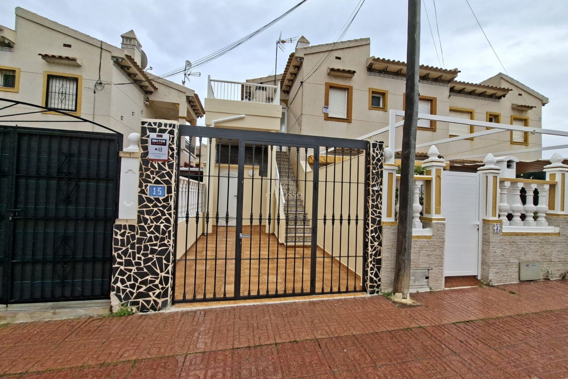 Resale - Bungalow -
Orihuela Costa - La Zenia