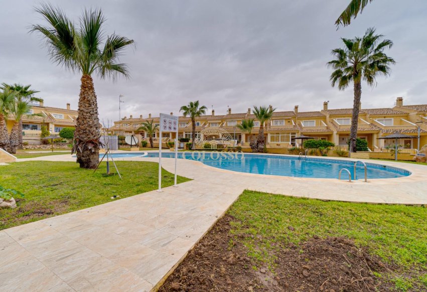 Resale - Bungalow -
Torrevieja - Los altos