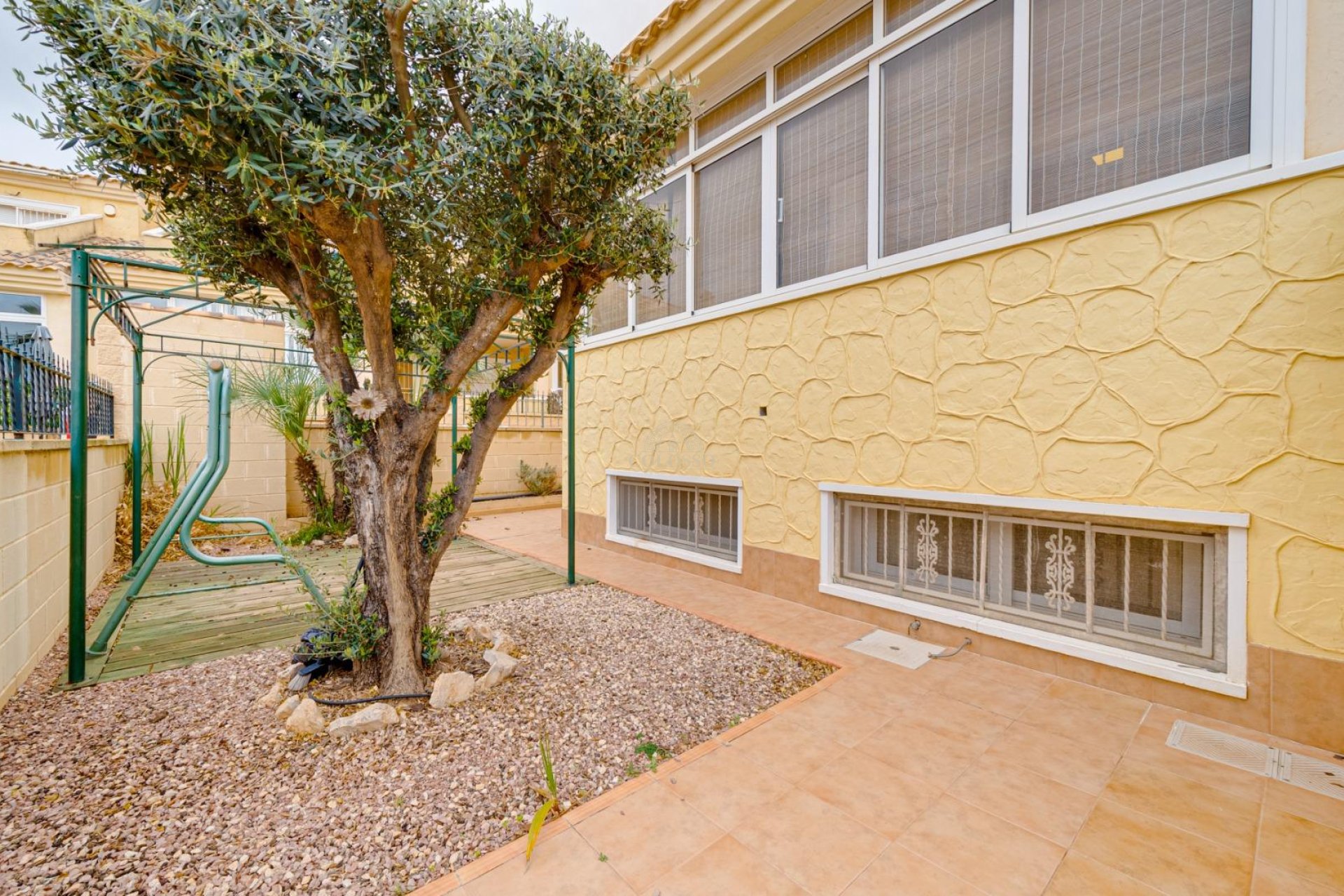 Resale - Bungalow -
Torrevieja - Los altos