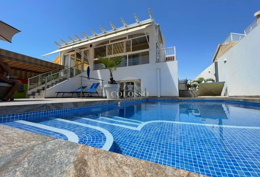 Resale - Casa -
Orihuela Costa - Los Altos