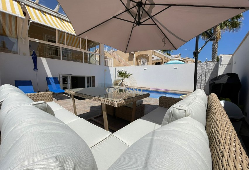 Resale - Casa -
Orihuela Costa - Los Altos