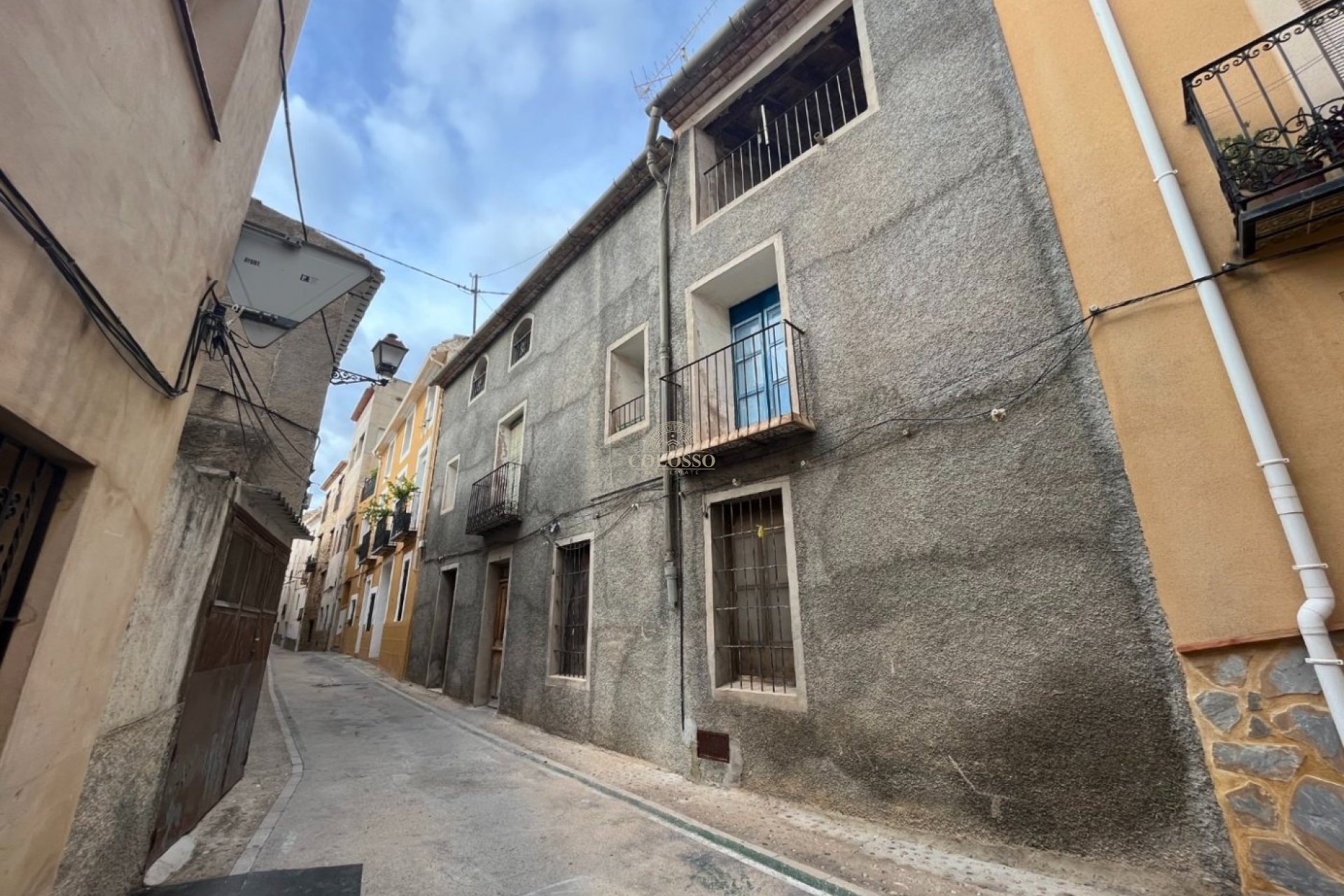 Resale - Casa -
Sella - PUEBLO