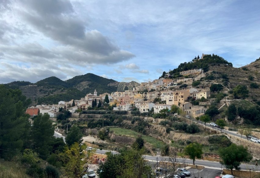 Resale - Casa -
Sella - PUEBLO