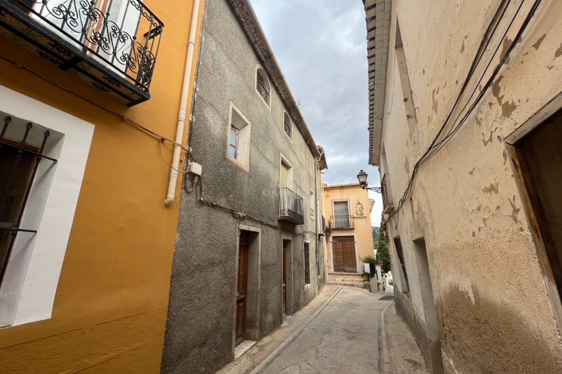 Resale - Casa -
Sella - PUEBLO