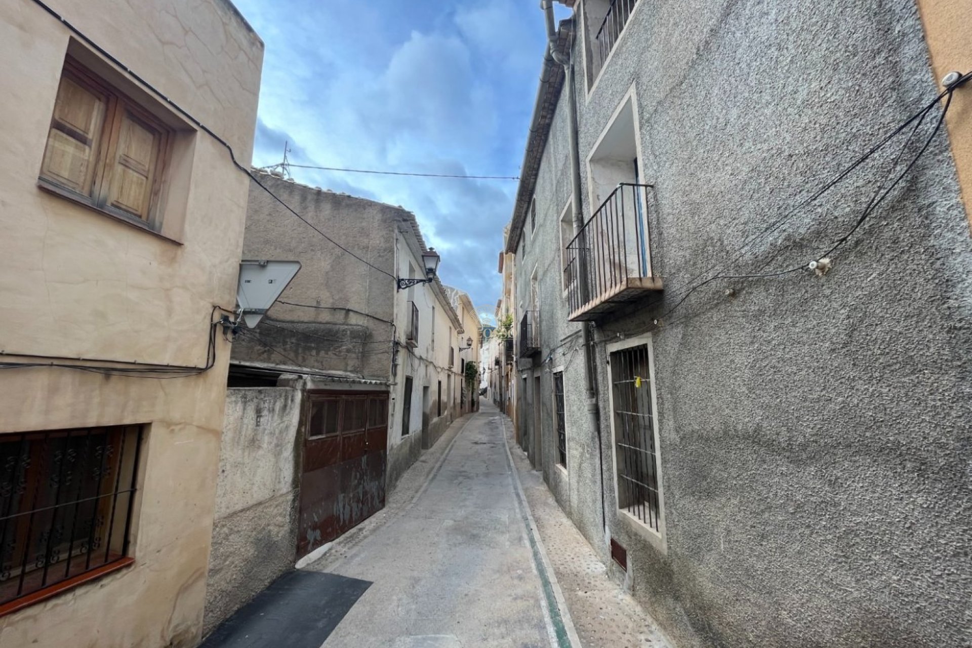 Resale - Casa -
Sella - PUEBLO