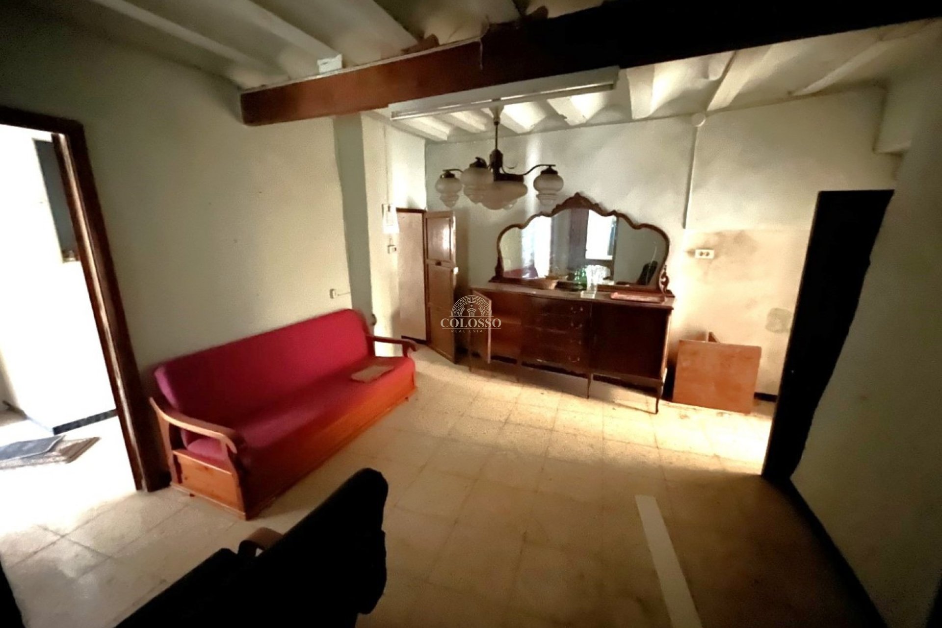 Resale - Casa -
Sella - PUEBLO