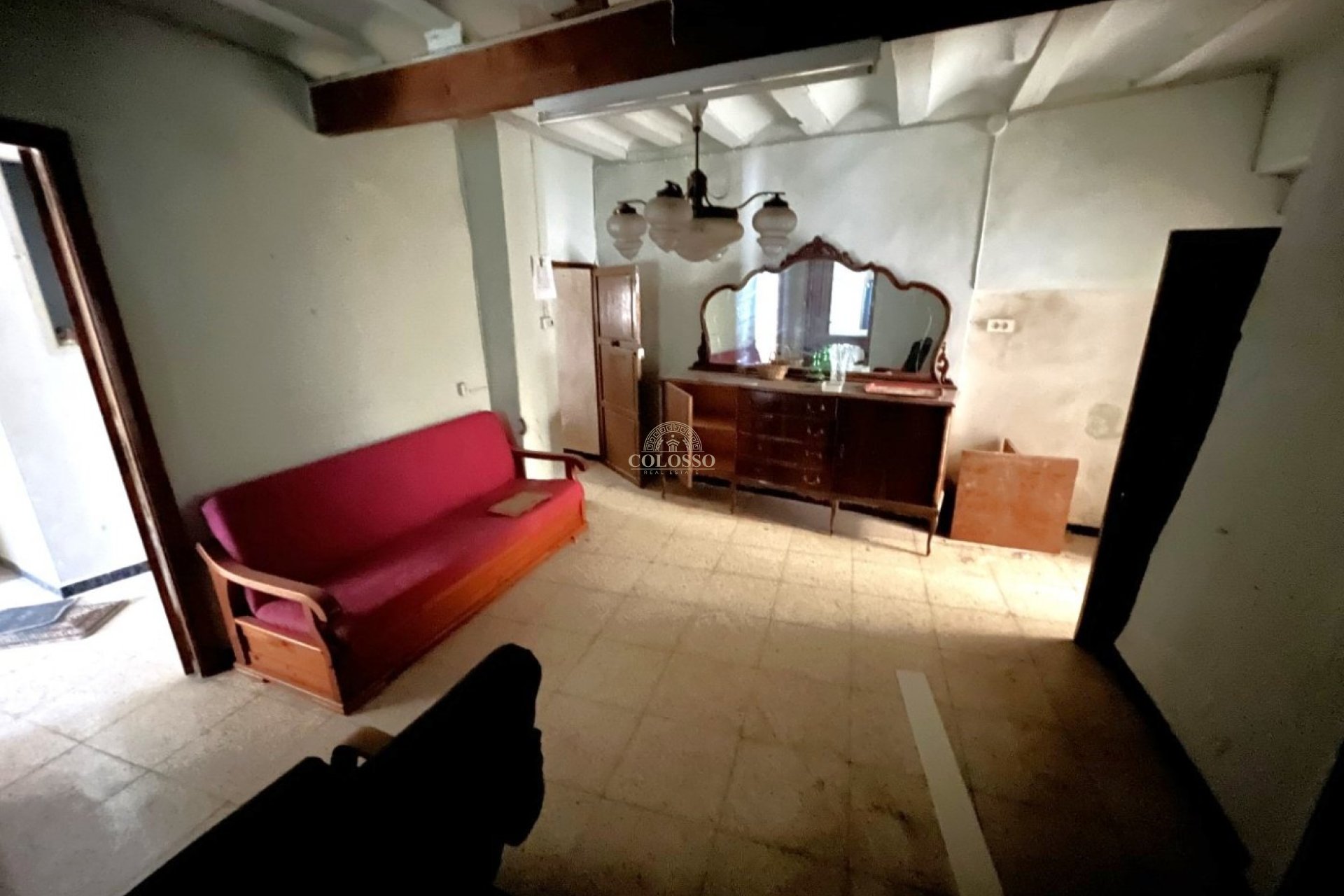 Resale - Casa -
Sella - PUEBLO