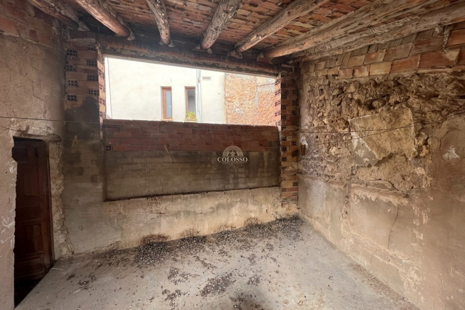 Resale - Casa -
Sella - PUEBLO