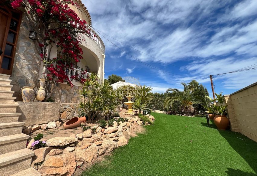 Resale - Casa -
Torrevieja - Los balcones