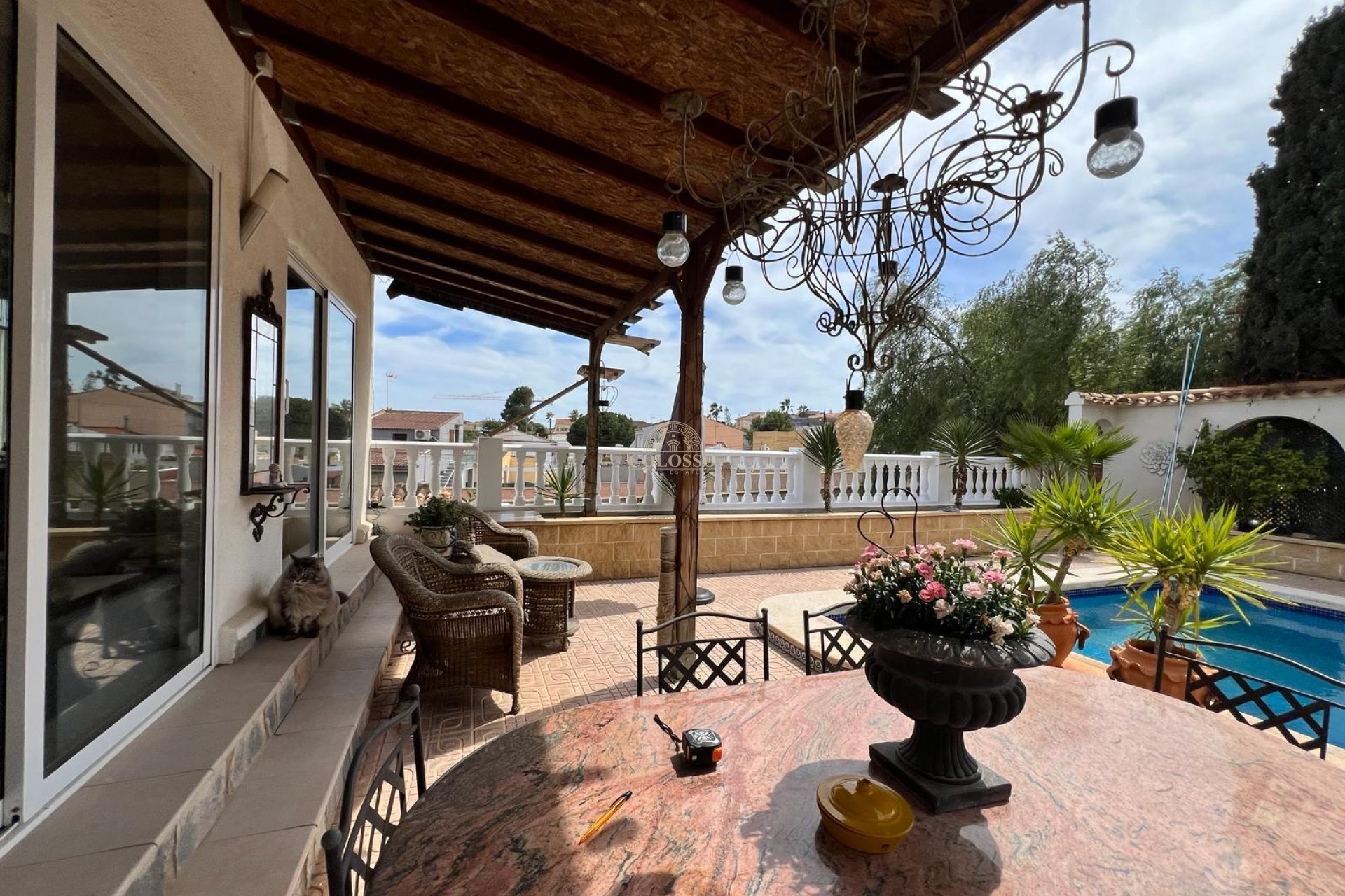 Resale - Casa -
Torrevieja - Los balcones