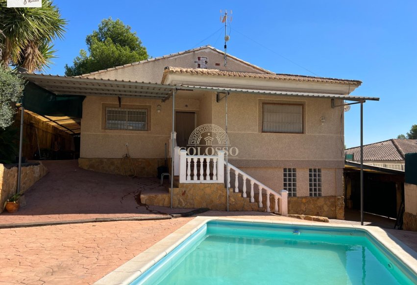 Resale - Chalet -
Godelleta - El bosque