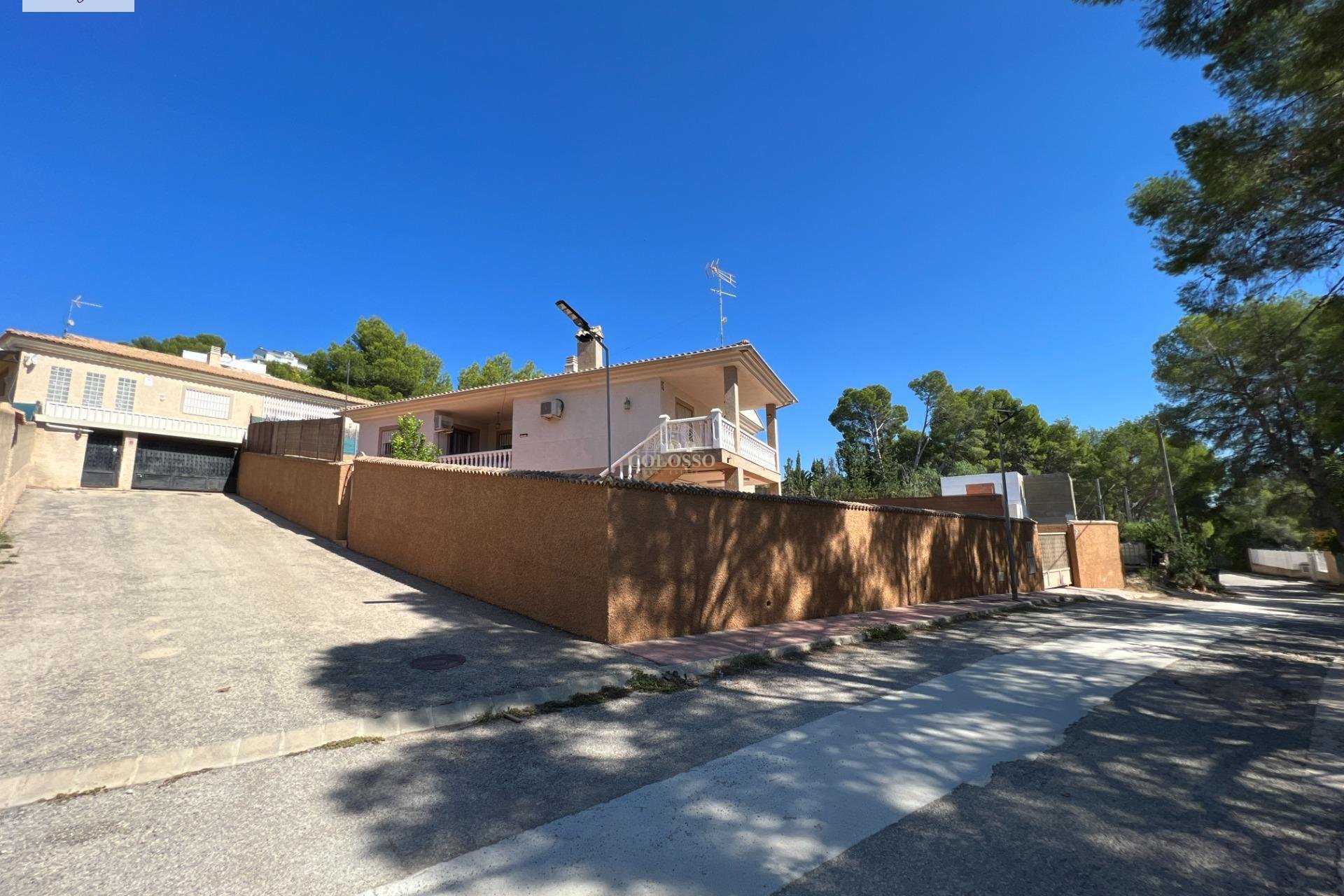 Resale - Chalet -
Godelleta - El bosque
