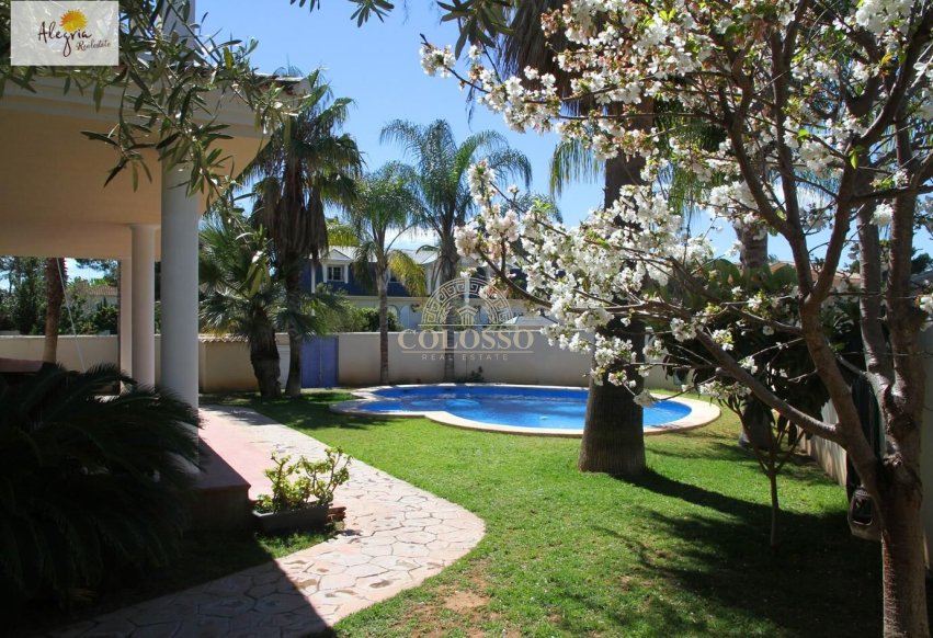 Resale - Chalet -
L'Eliana - MONTEALEGRE