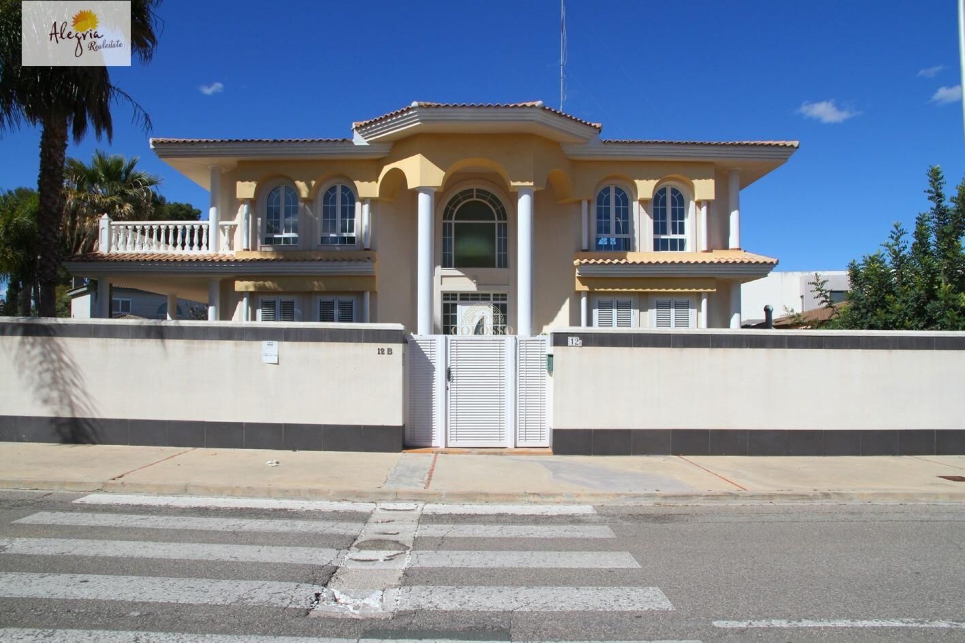 Resale - Chalet -
L'Eliana - MONTEALEGRE
