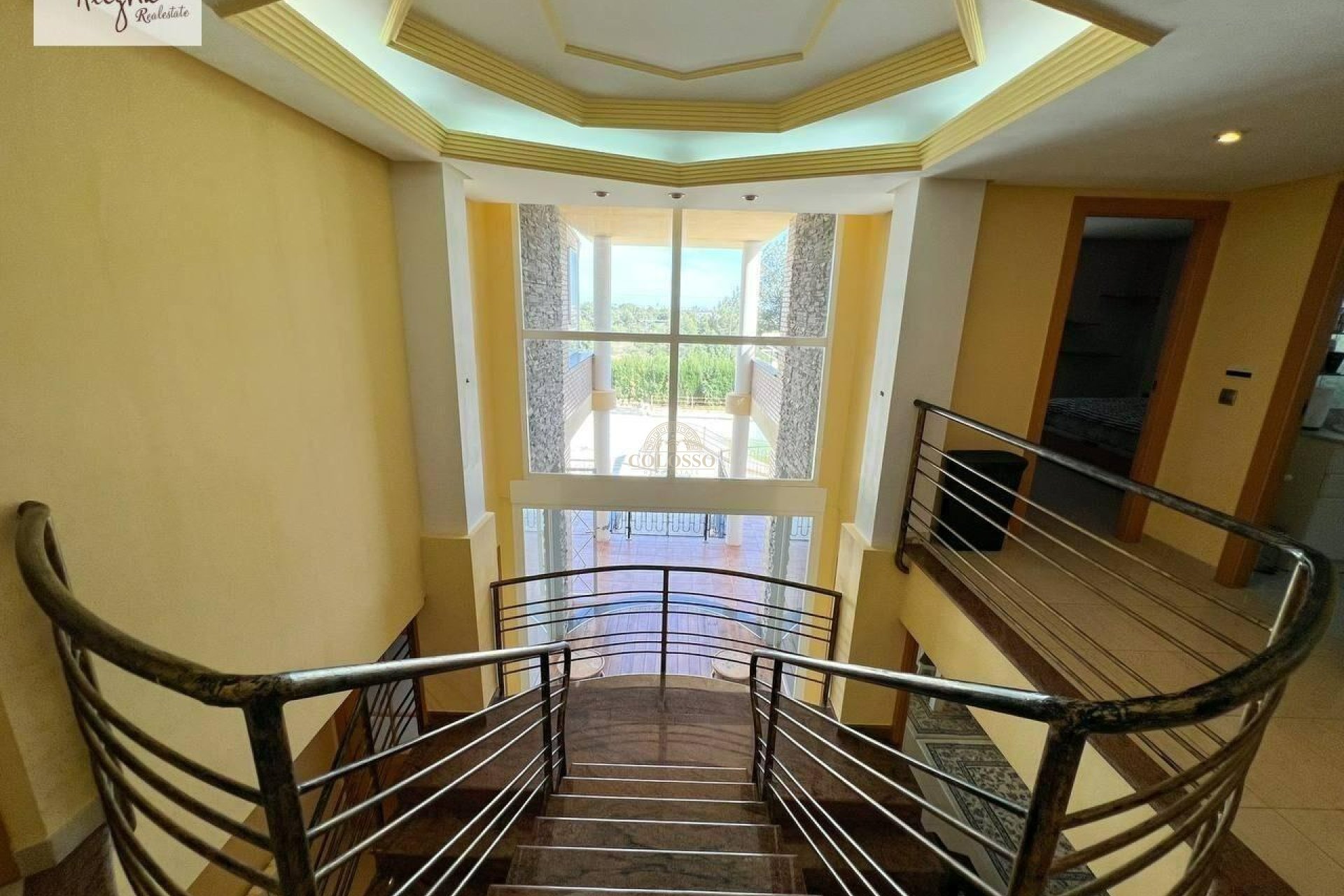 Resale - Chalet -
Manises - Calle mayor-Masia de la Cova