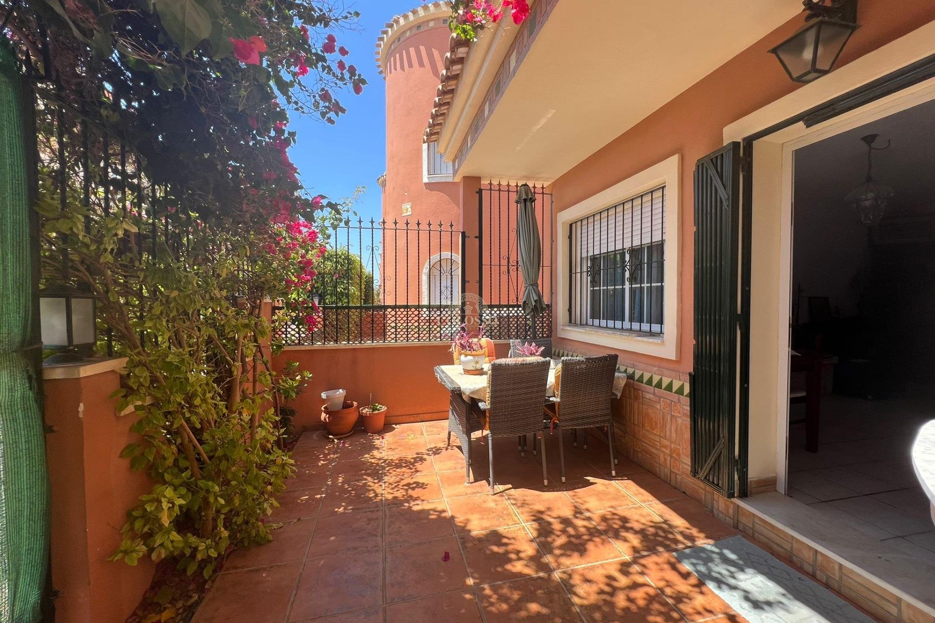 Resale - Chalet -
Orihuela Costa - Playa Flamenca Norte