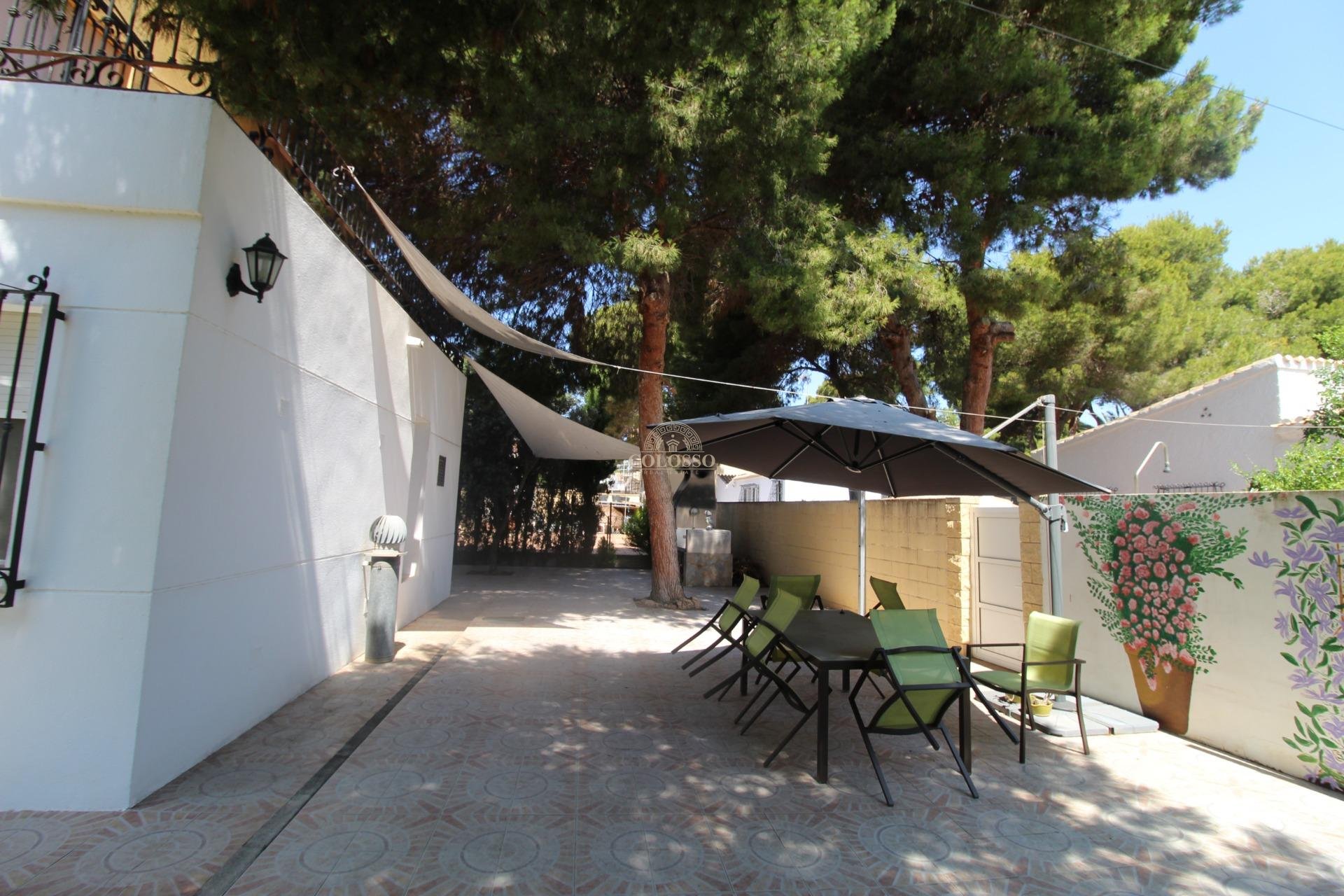 Resale - Chalet -
Orihuela Costa - Punta Prima