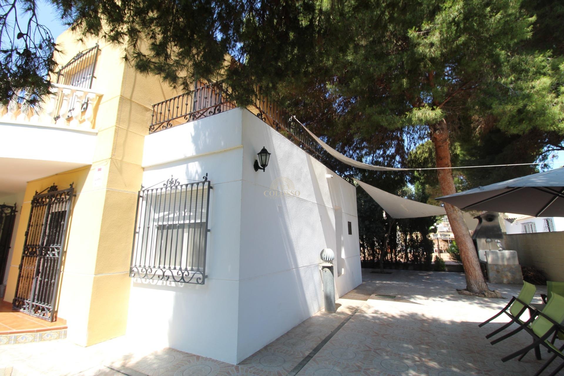 Resale - Chalet -
Orihuela Costa - Punta Prima