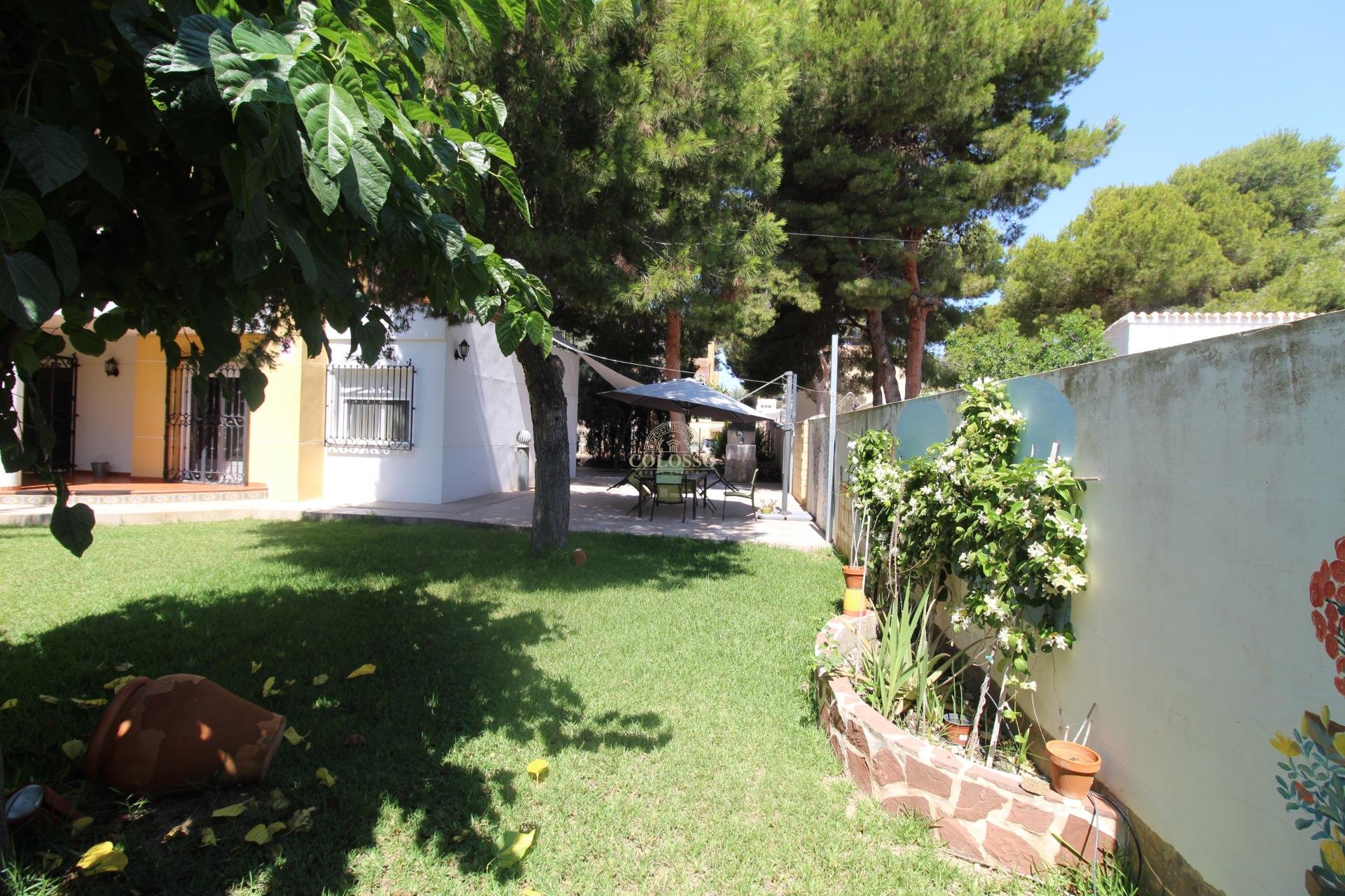 Resale - Chalet -
Orihuela Costa - Punta Prima