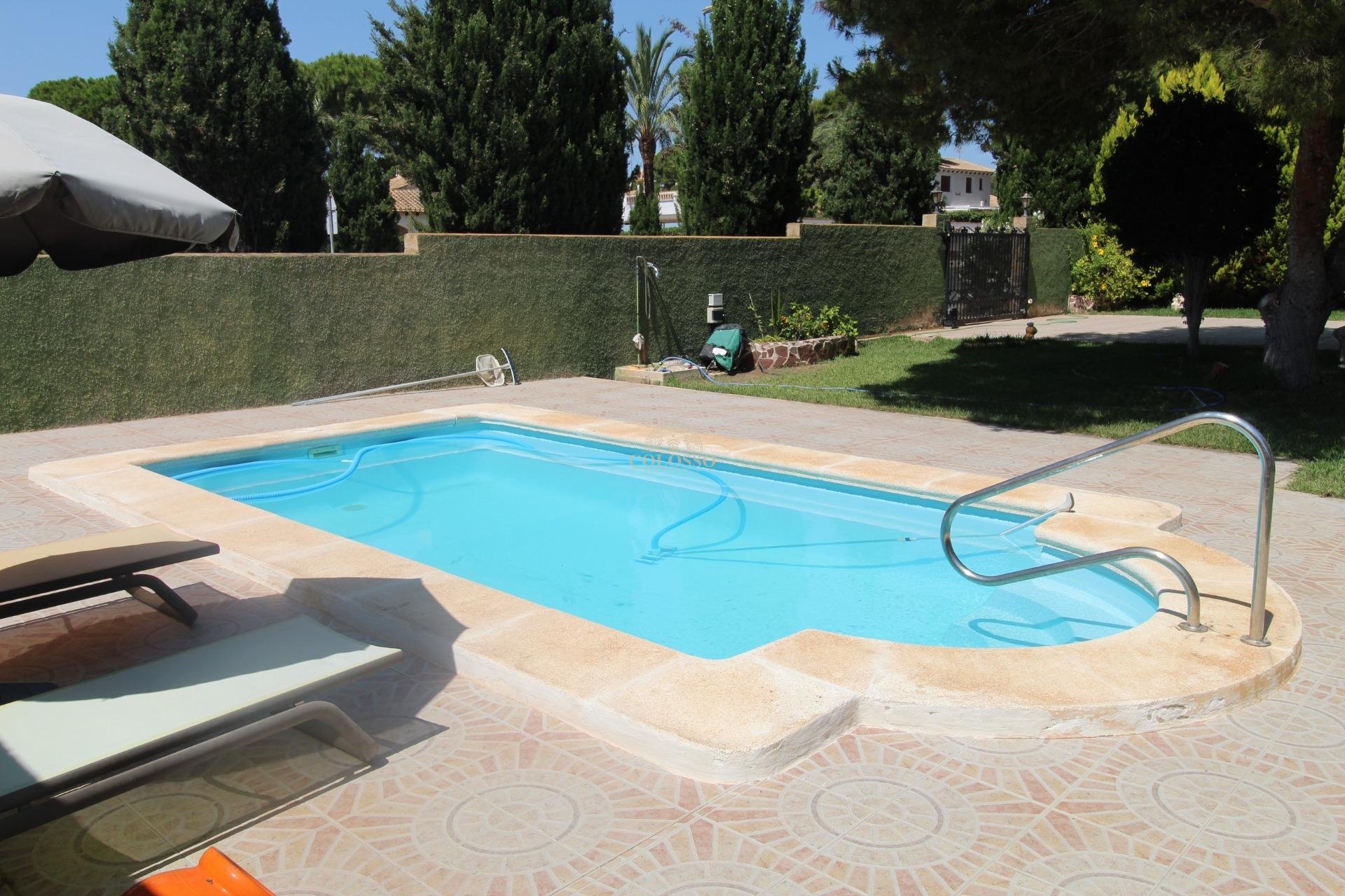 Resale - Chalet -
Orihuela Costa - Punta Prima