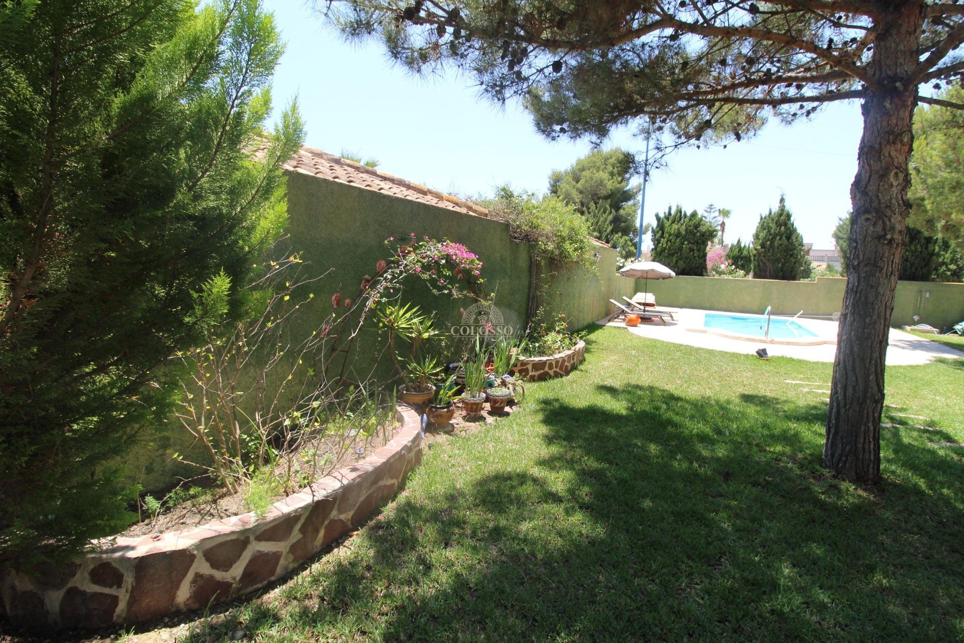 Resale - Chalet -
Orihuela Costa - Punta Prima