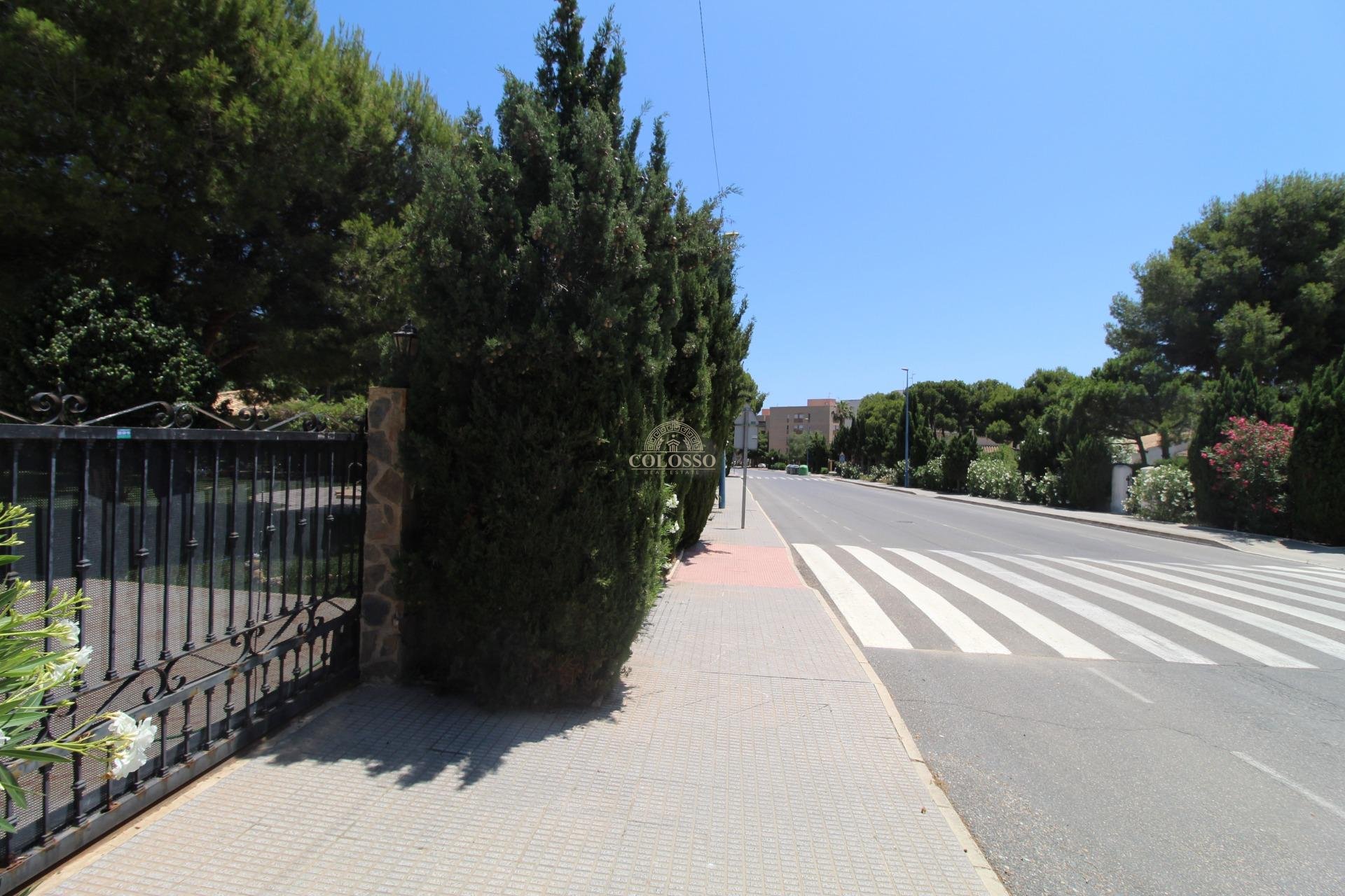 Resale - Chalet -
Orihuela Costa - Punta Prima