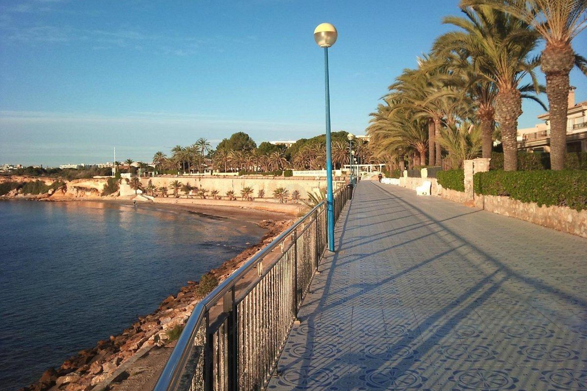 Resale - Chalet -
Orihuela Costa - Punta Prima