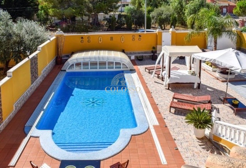 Resale - Chalet -
Orihuela