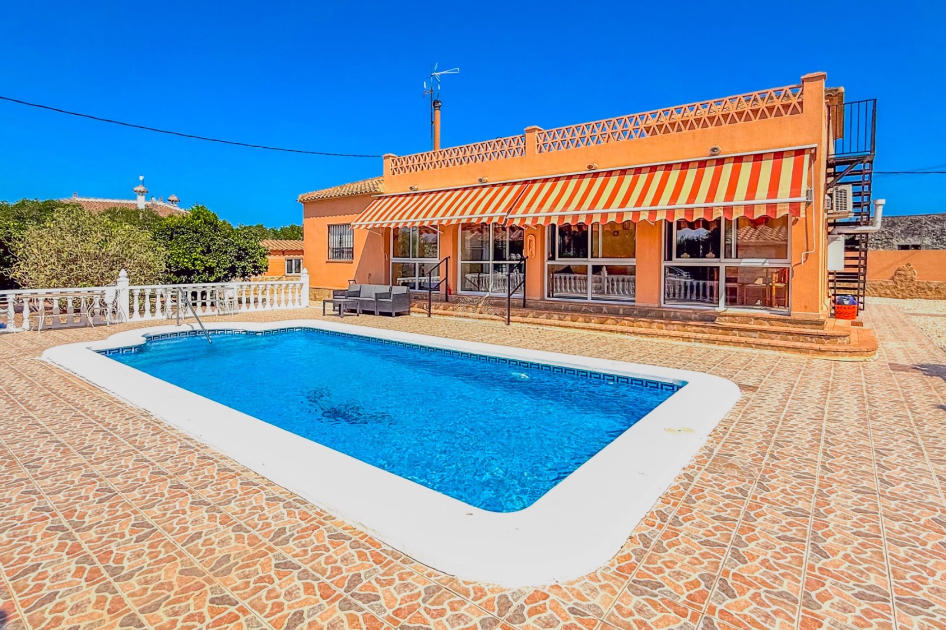 Resale - Chalet -
Rafal