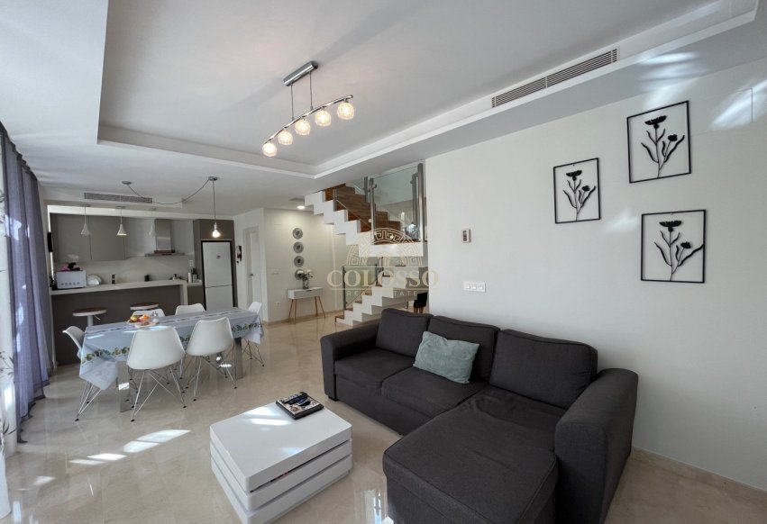 Resale - Chalet -
Villajoyosa - 1a linea
