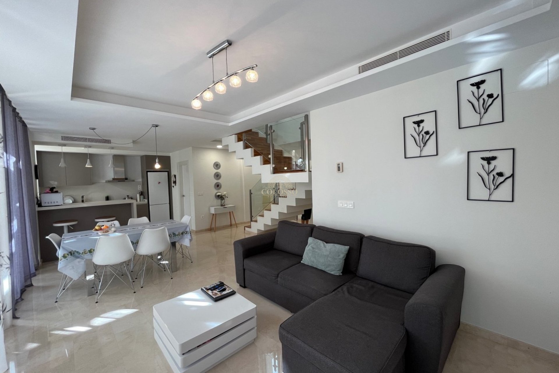 Resale - Chalet -
Villajoyosa - 1a linea