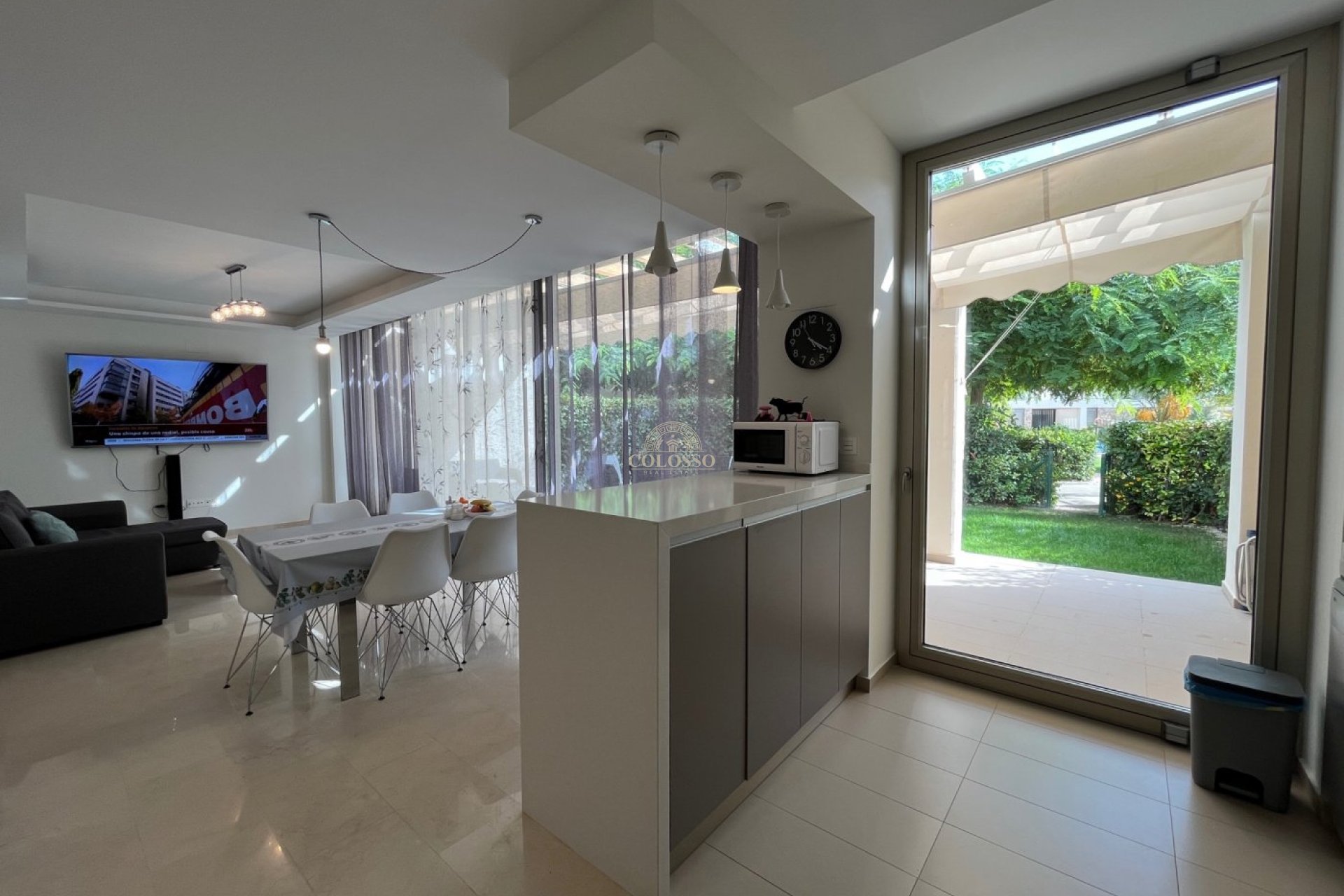 Resale - Chalet -
Villajoyosa - 1a linea